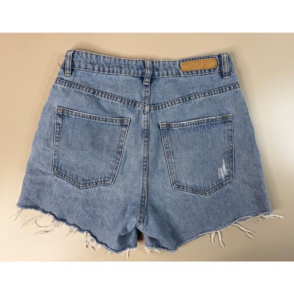 Cotton On Mom Jean Cutoff Shorts Women’s 6 Light Wash - Picture 7 of 8